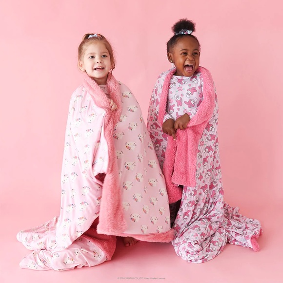 POSH PEANUT X PASTEL PINK SANRIO HELLO KITTY® LUXE PLUSH PATOO® - Picture 5 of 6